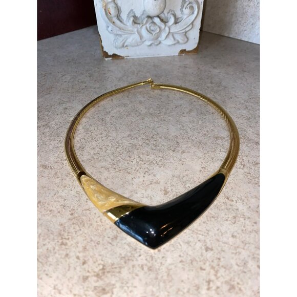 Monet 80’s Vinatge Gold-Tone Snake Chain Necklace With Black & Cream Enamel Chev - Picture 2 of 8